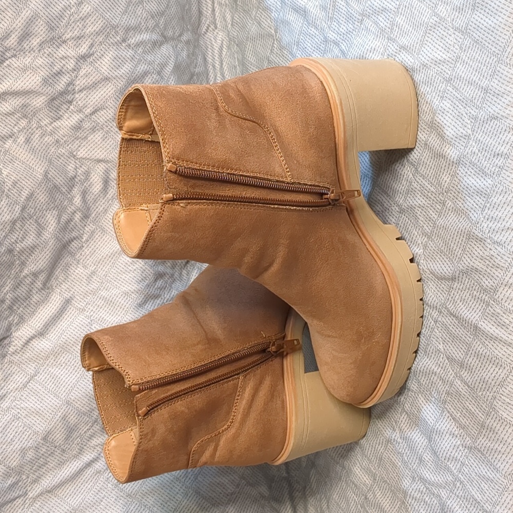 Universal Thread Katrina Platform Boots in tan. - image 9